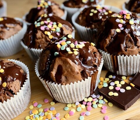 How to Bake Moist Cupcakes with Simple Ingredients