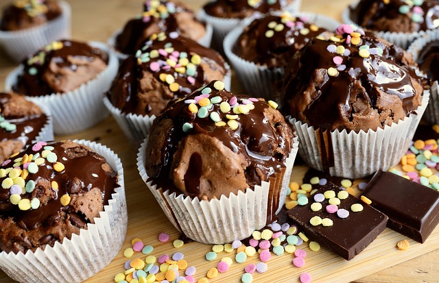 How to Bake Moist Cupcakes with Simple Ingredients