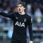 Paul Merson predicts an entertaining, four-goal thriller when Tottenham Hotspur face Manchester City.