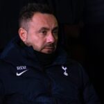 “Roberto De Zerbi Left Furious as Spurs Star Sees Red Just Minutes After Coming On… Fans Demand Answers as Frustration Boils Over at Tottenham”
